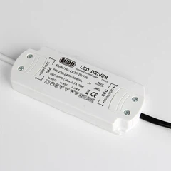 Tiománaí Tairiseach voltais faoi stiúir